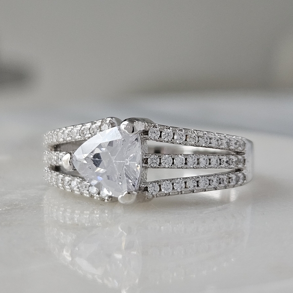 Trillion Curved white sapphire gem ring, solid 925 Sterling Silver Charmed Aroma - Picture 5 of 6